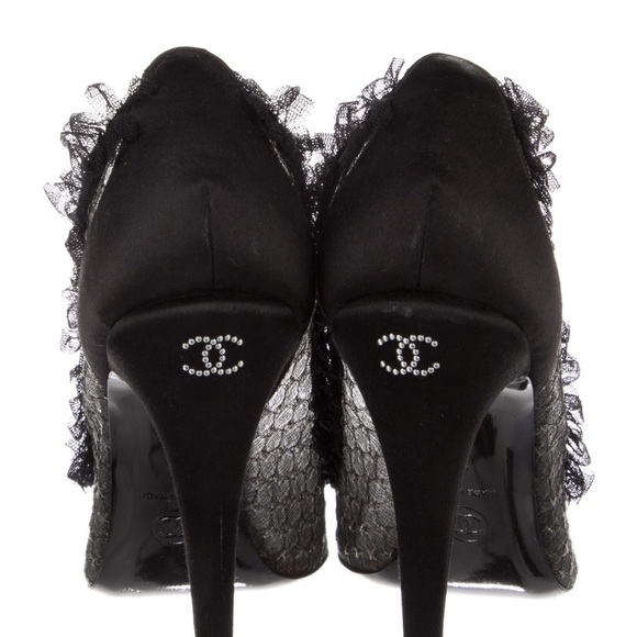 Chanel Interlocking CC Ruffle Embellishment Pumps​ - Picture 4 of 5